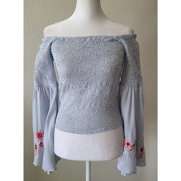 Guess Womens Smocked Embroidered Top SZ Medium Flare Bell Sleeve Floral Bohemian - Picture 8 of 11